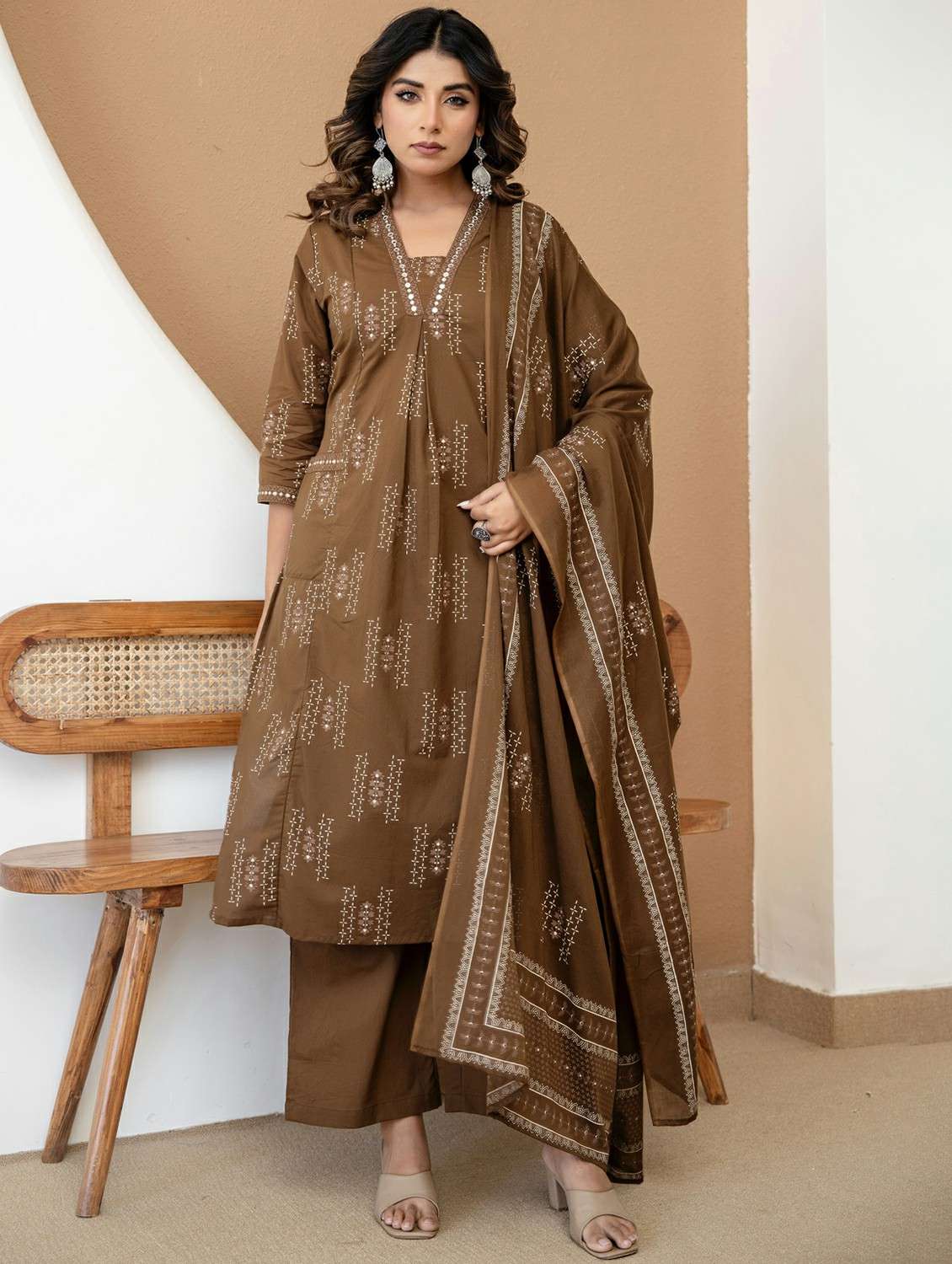 women printed three quarter sleeve kurta palazzo with dupatta set - 22542004 -  Standard Image - 4