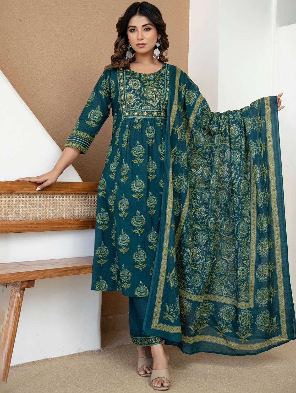 women printed three quarter sleeve kurta palazzo with dupatta set
