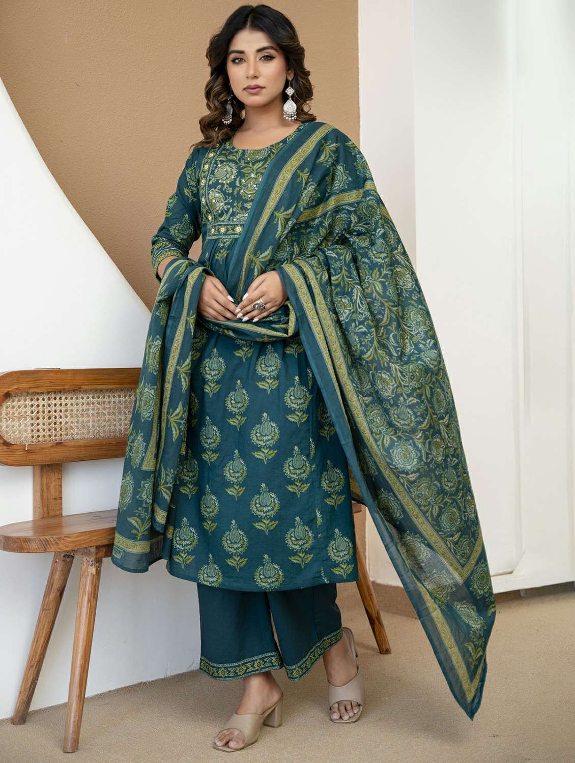 women printed three quarter sleeve kurta palazzo with dupatta set - 22542029 -  Standard Image - 4