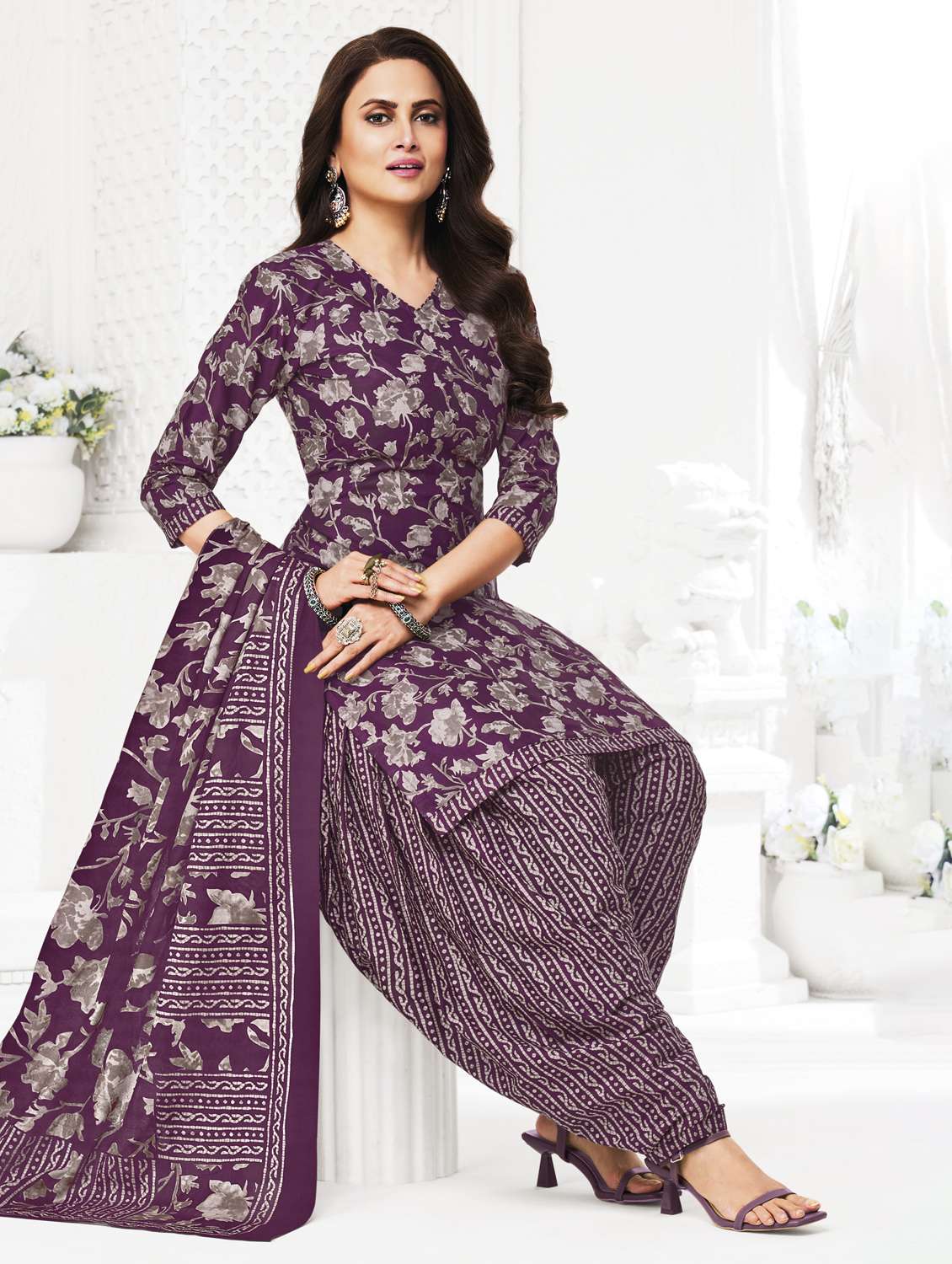 women printed three quarter sleeve kurta patiala with dupatta set