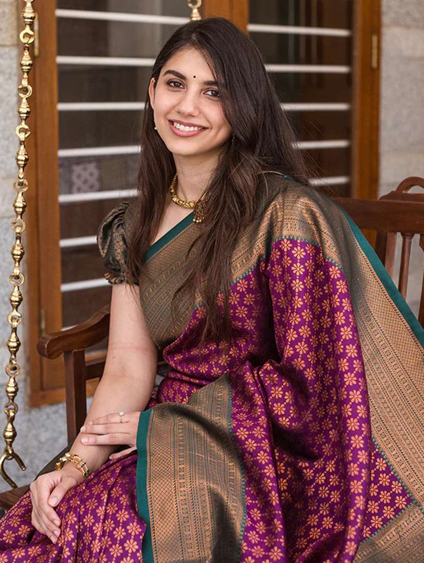 women self design banarasi saree with blouse - 22542147 -  Standard Image - 4