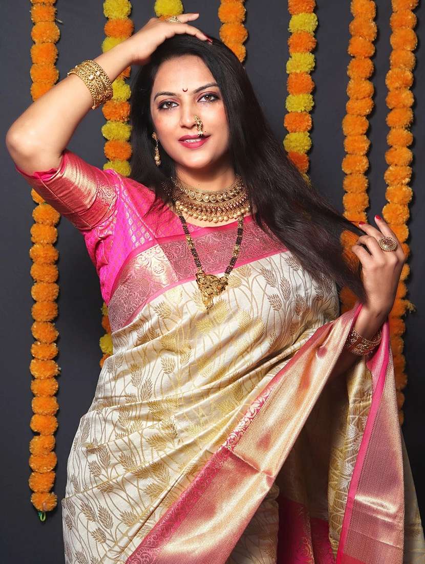 Women Self Design Banarasi Saree With Blouse - 22542157 -  Standard Image - 1