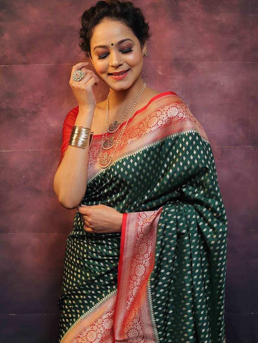 Women Self Design Banarasi Saree With Blouse - 22542163 -  Standard Image - 4