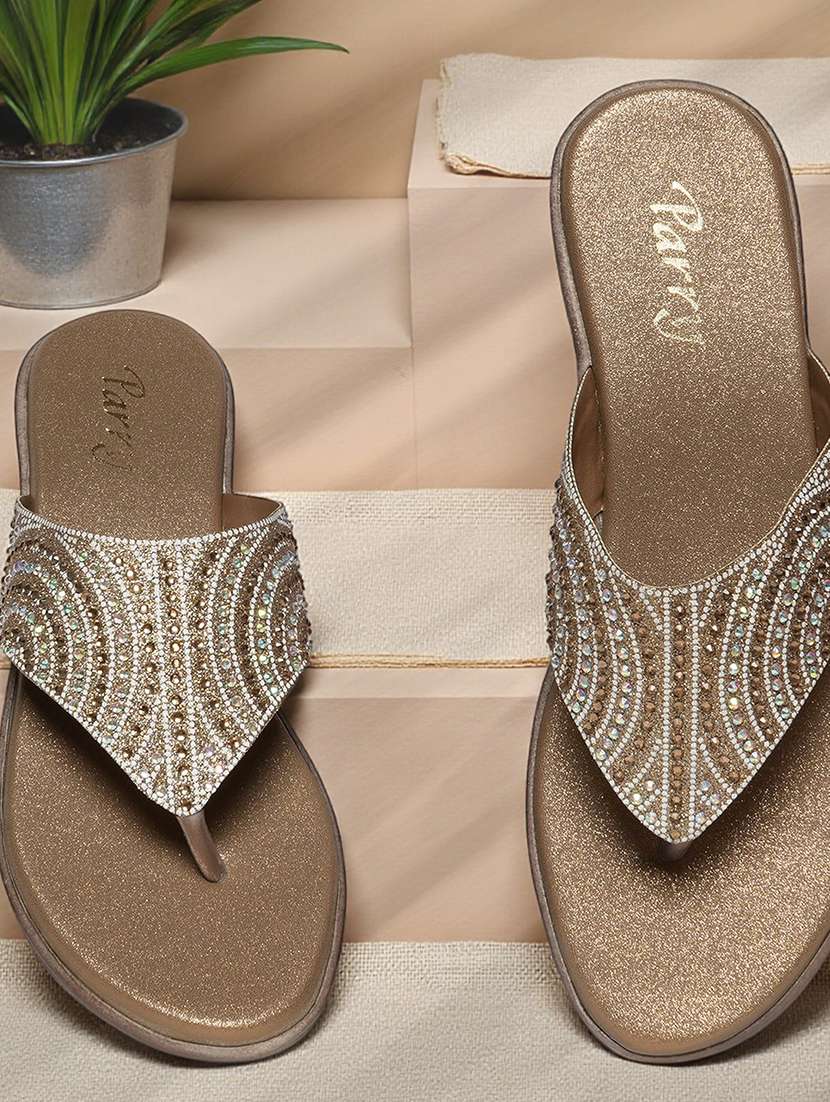 women embellished toe separator flat sandal