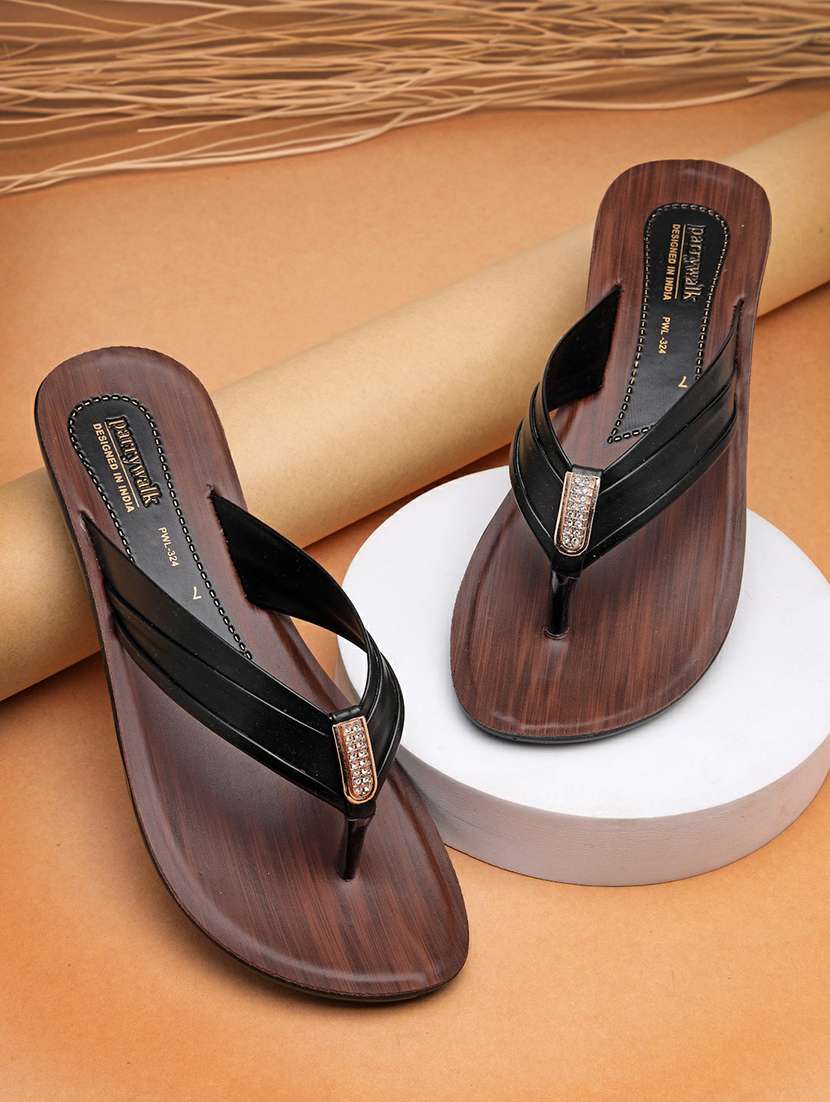 women embellished toe separator flat sandal