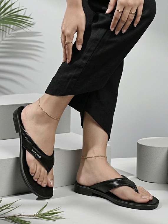women solid toe separator flat sandal - 22543106 -  Standard Image - 4