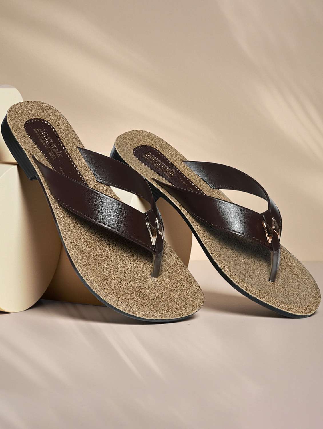 women solid toe separator flat sandal