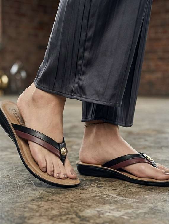 women color block toe separator flat sandal - 22543116 -  Standard Image - 4