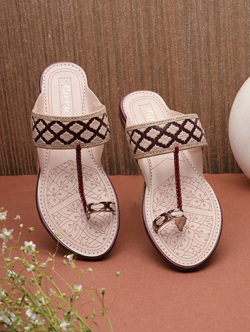 women textured one toe sandal