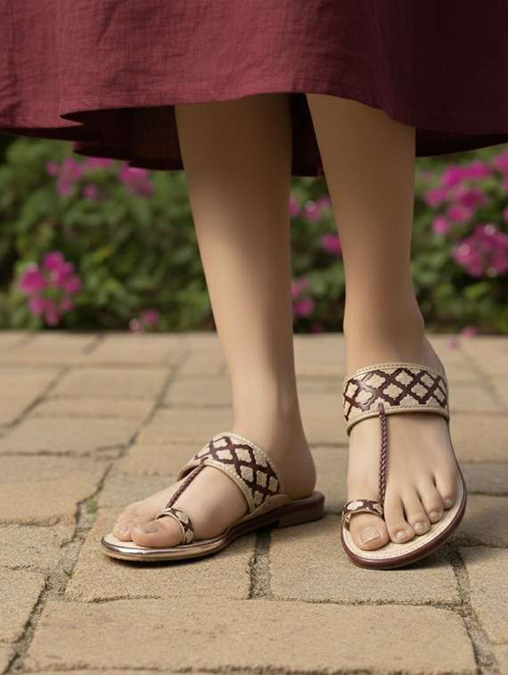 Women Textured One Toe Sandal - 22543133 -  Standard Image - 4