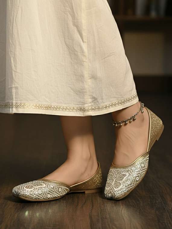 women embellished slip on jutis - 22543140 -  Standard Image - 4