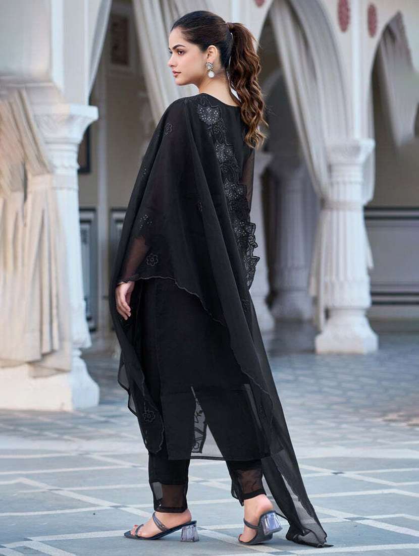 women embroidered three quarter sleeves kurta pant set with dupatta - 22543461 -  Standard Image - 4