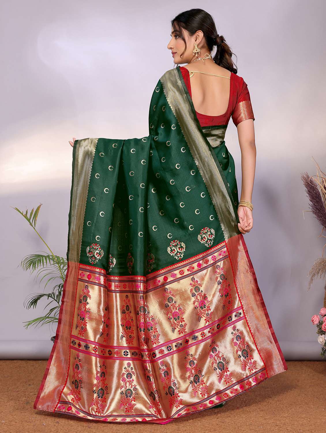 women self design paithani saree with blouse - 22543859 -  Standard Image - 4