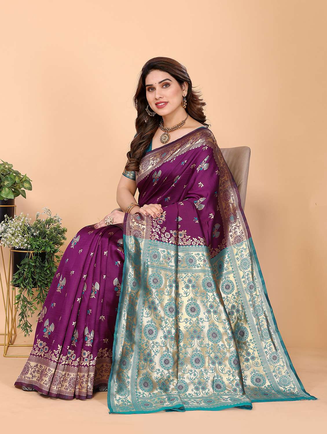 Women Self Design Banarasi Saree With Blouse - 22543868 -  Standard Image - 4