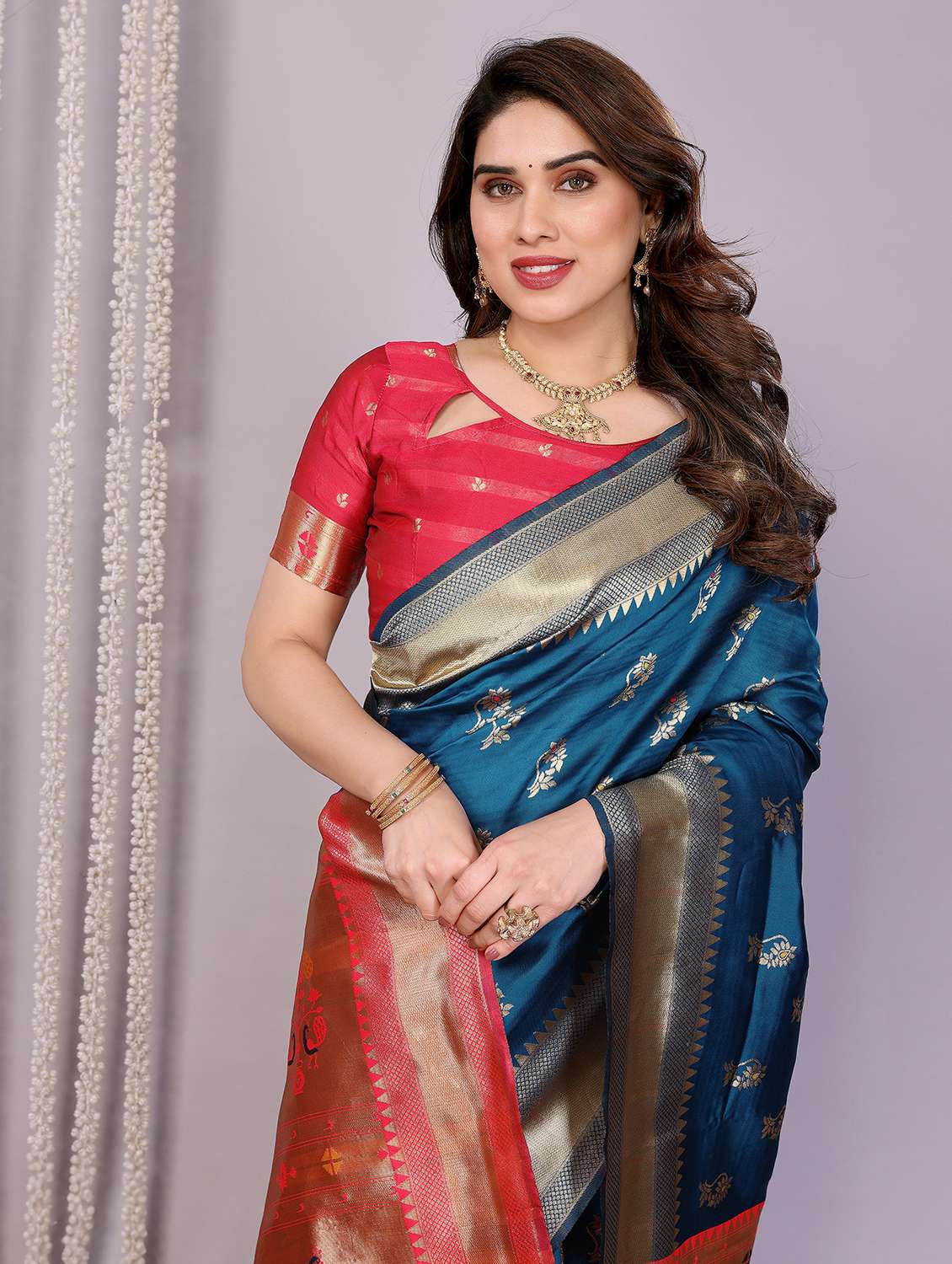 Women Self Design Banarasi Saree With Blouse - 22543872 -  Standard Image - 1