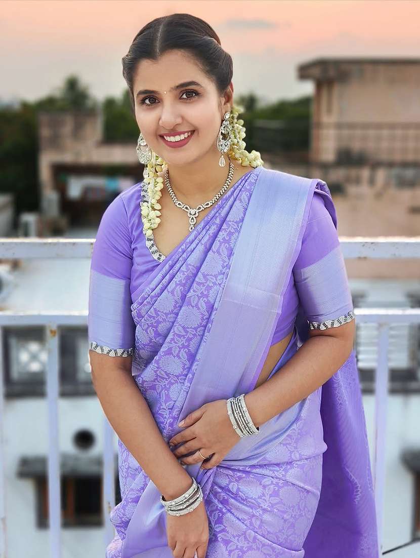 Women Self Design Banarasi Saree With Blouse - 22543879 -  Standard Image - 1