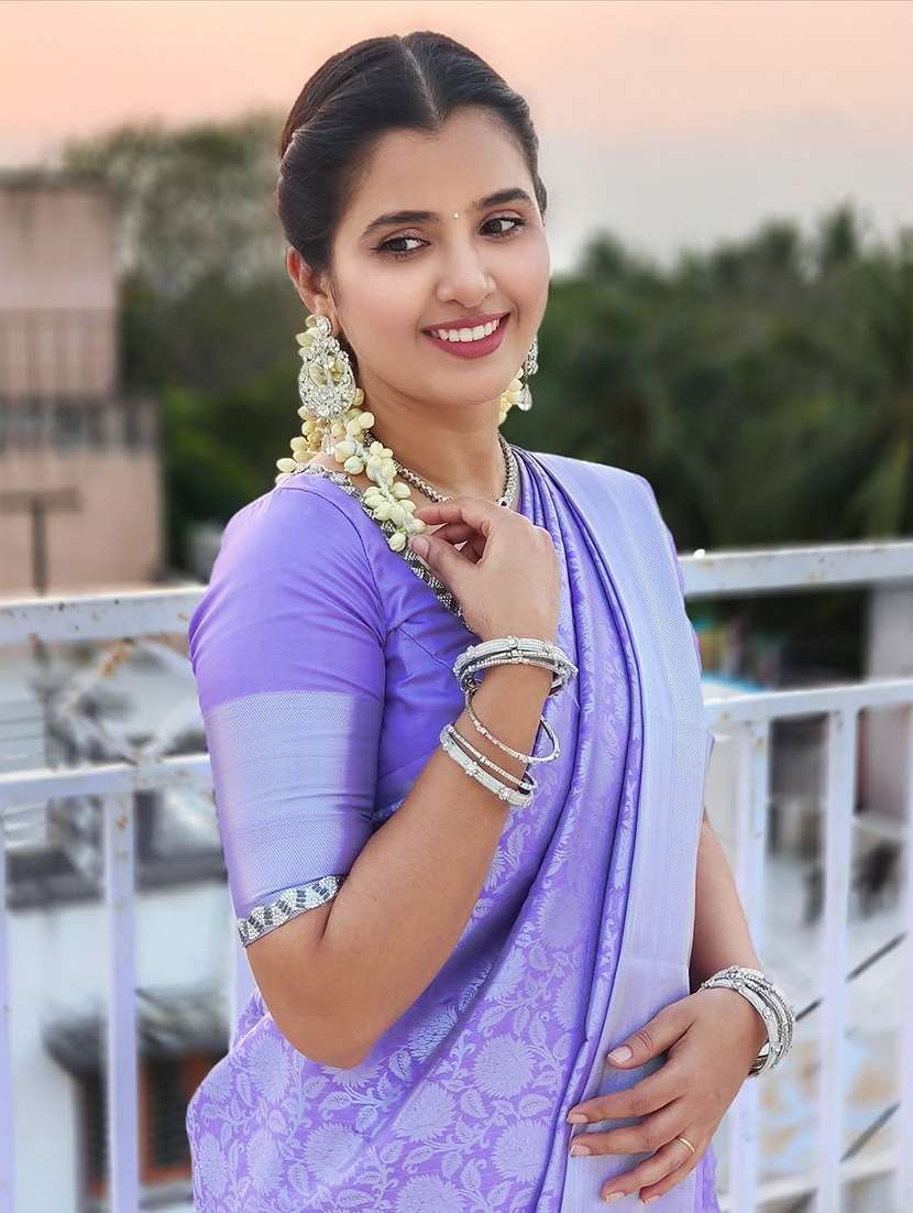 Women Self Design Banarasi Saree With Blouse - 22543879 -  Standard Image - 4