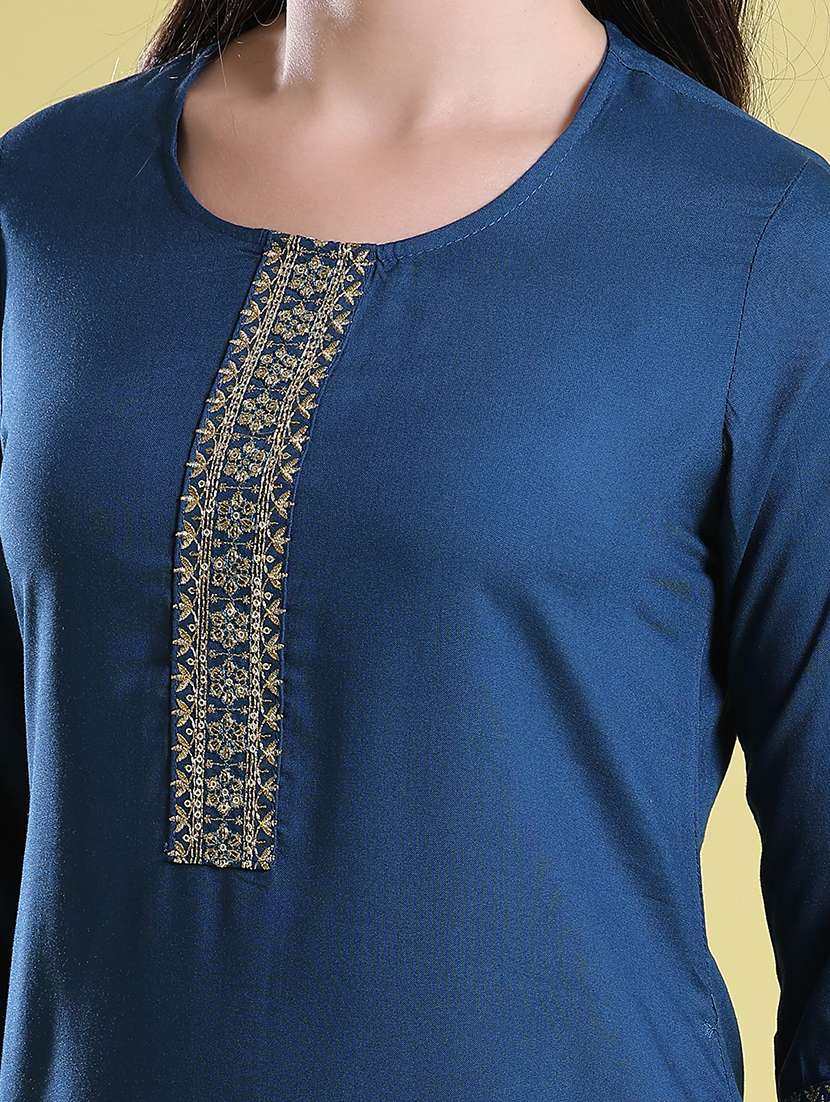 Women Embroidered Three Quarter Sleeve Straight Kurta - 22545337 -  Standard Image - 1