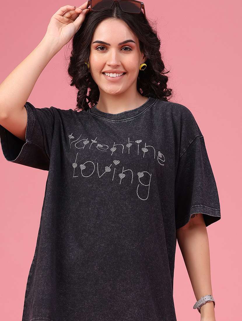 women embellished short sleeves oversized t-shirt