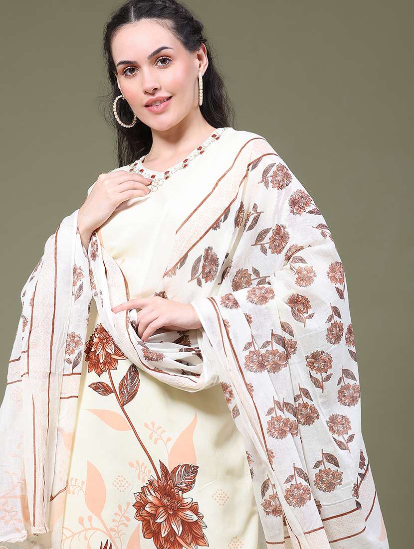 Women Printed Three Quarter Sleeves Kurta Pant Set With Dupatta - 22546258 -  Standard Image - 4