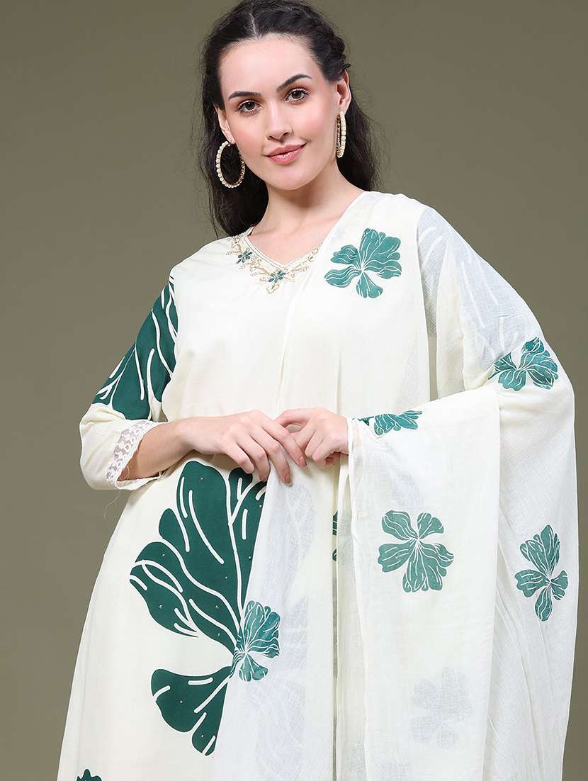 Women Printed Three Quarter Sleeves Kurta Pant Set With Dupatta - 22546266 -  Standard Image - 4