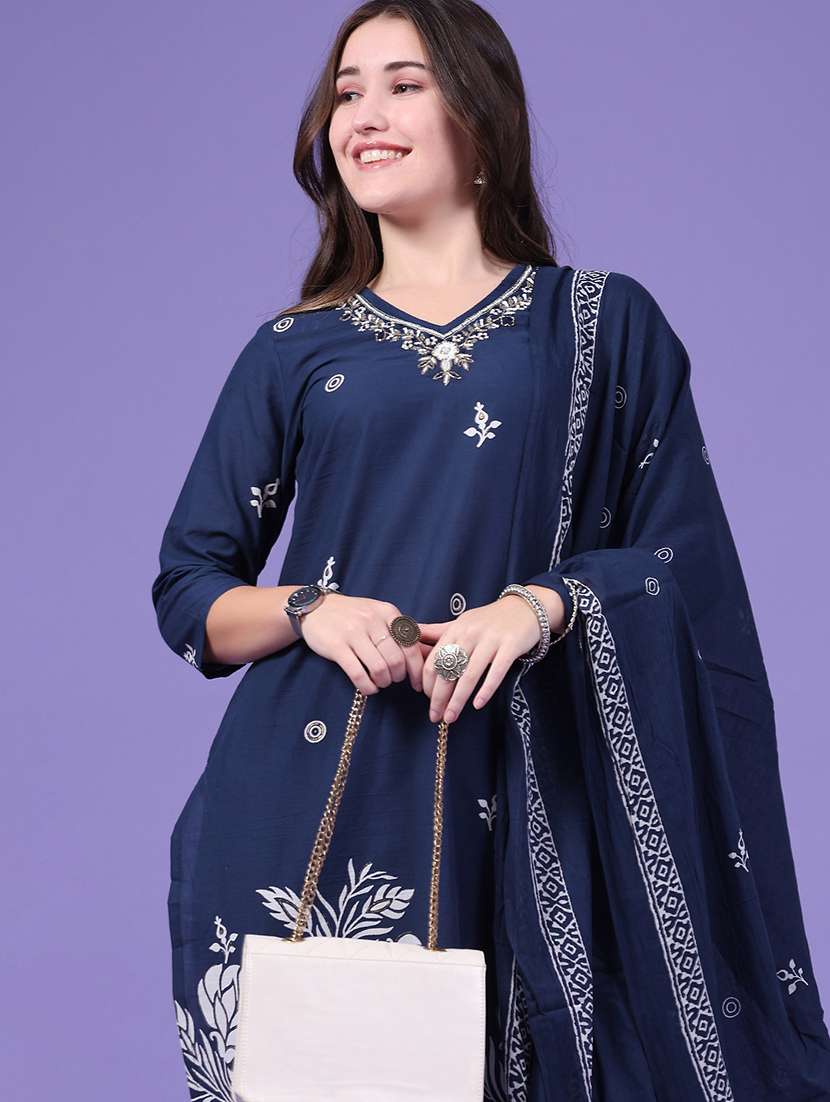 Women Printed Three Quarter Sleeve Kurta Pant With Dupatta Set - 22546274 -  Standard Image - 4