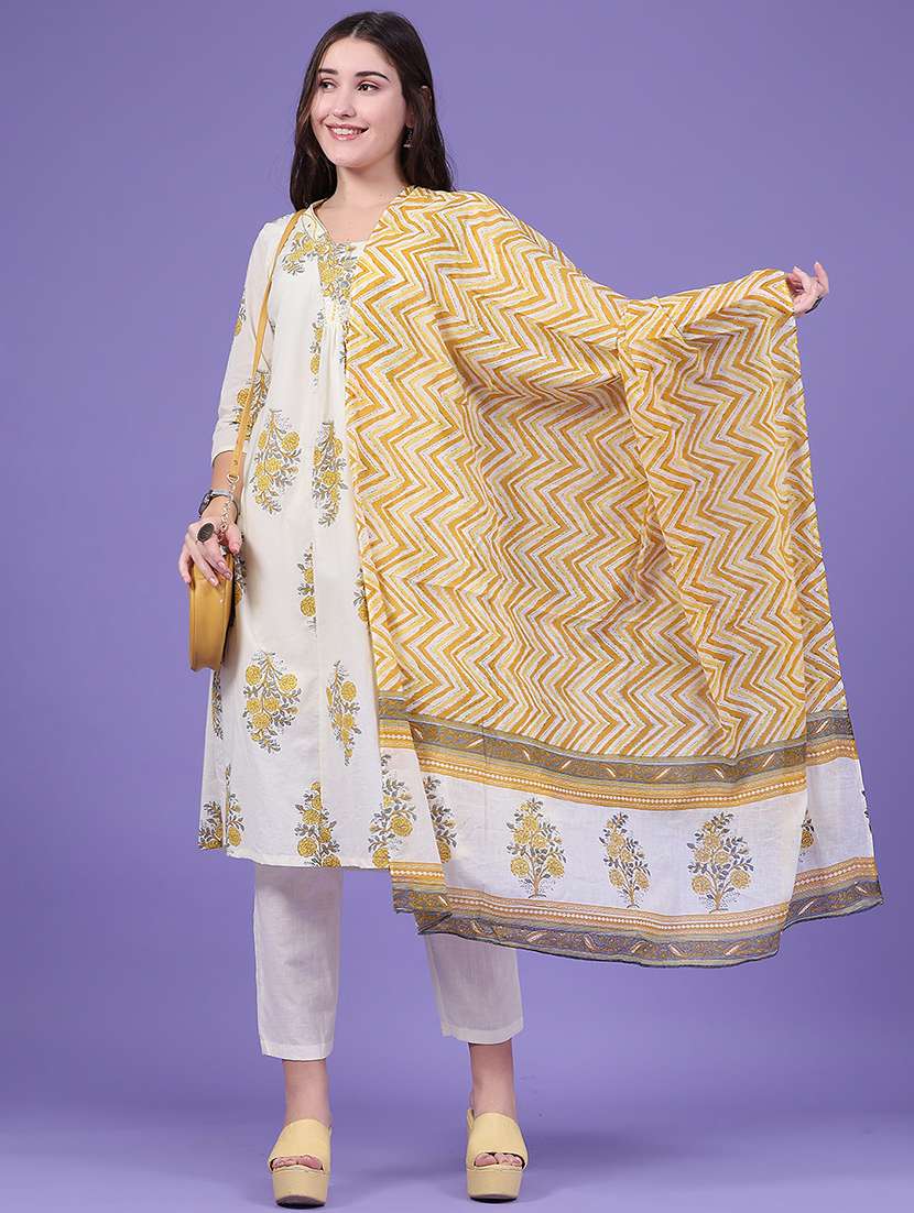 women printed three quarter sleeve kurta pant with dupatta set