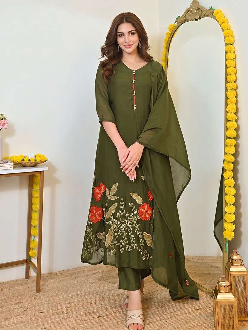 women embroidered three quarter sleeve kurta pant with dupatta set - 22548123 -  Standard Image - 4