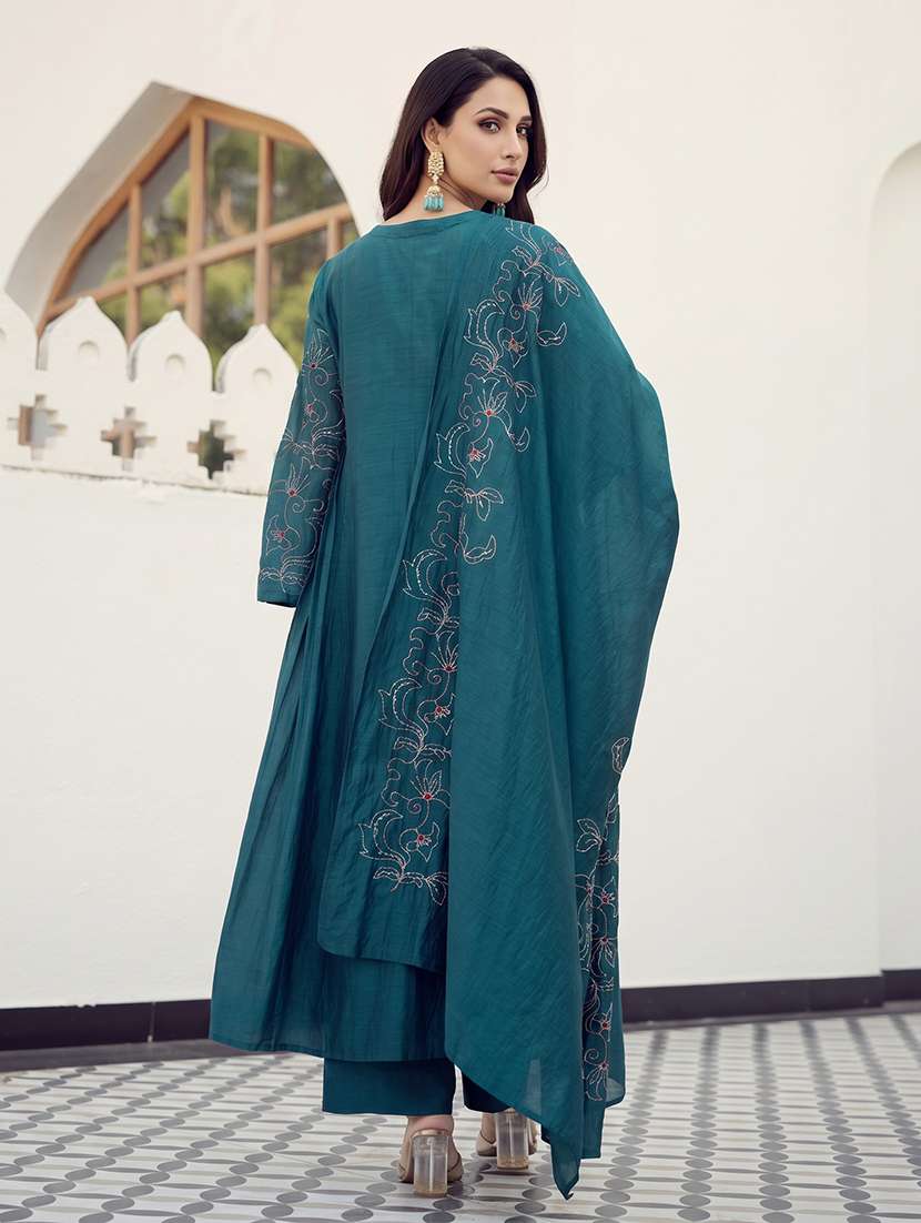 women embroidered long sleeve kurta pant with dupatta set - 22548125 -  Standard Image - 4