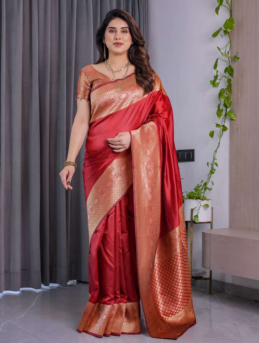women solid with bordered saree with blouse