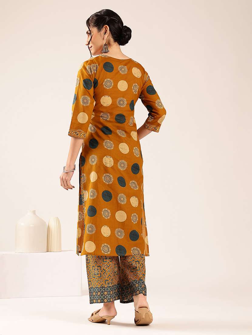 Women Printed Three Quarter Sleeves Kurta Pant Set - 22548348 -  Standard Image - 4