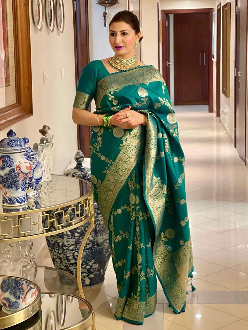 women self design banarasi saree with blouse
