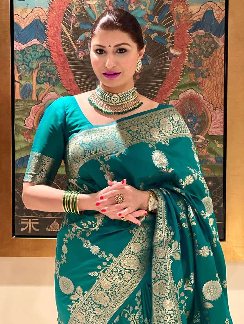 Women Self Design Banarasi Saree With Blouse - 22548514 -  Standard Image - 4