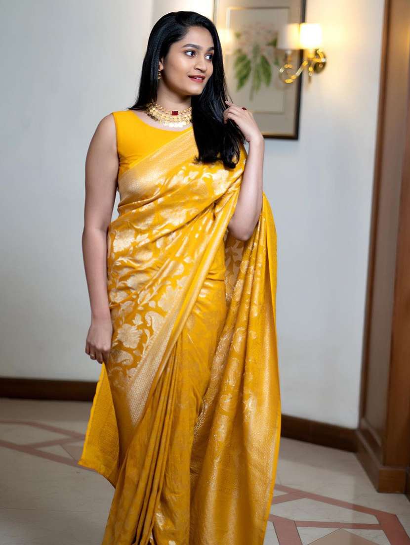 women self design banarasi saree with blouse - 22548533 -  Standard Image - 1