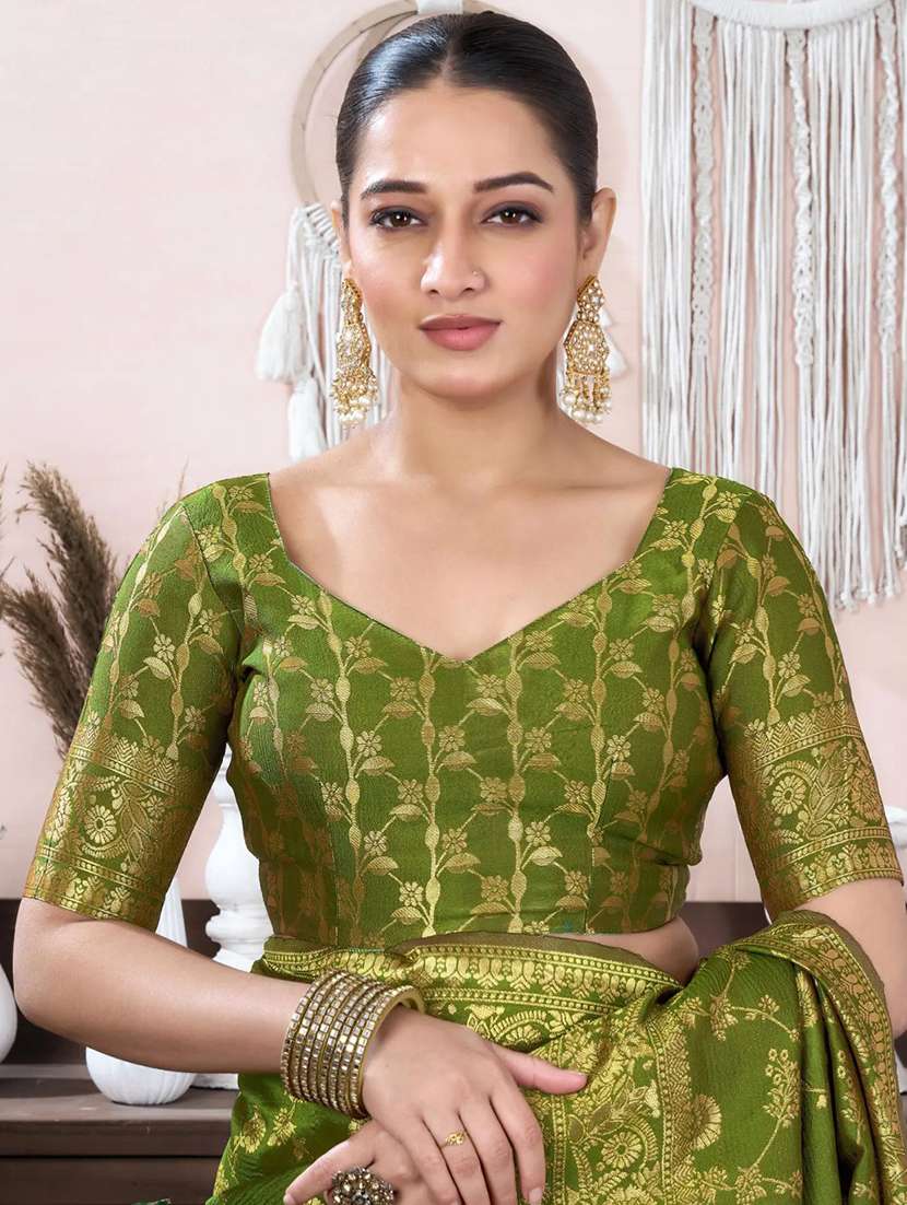 women self design banarasi saree with blouse - 22548548 -  Standard Image - 4