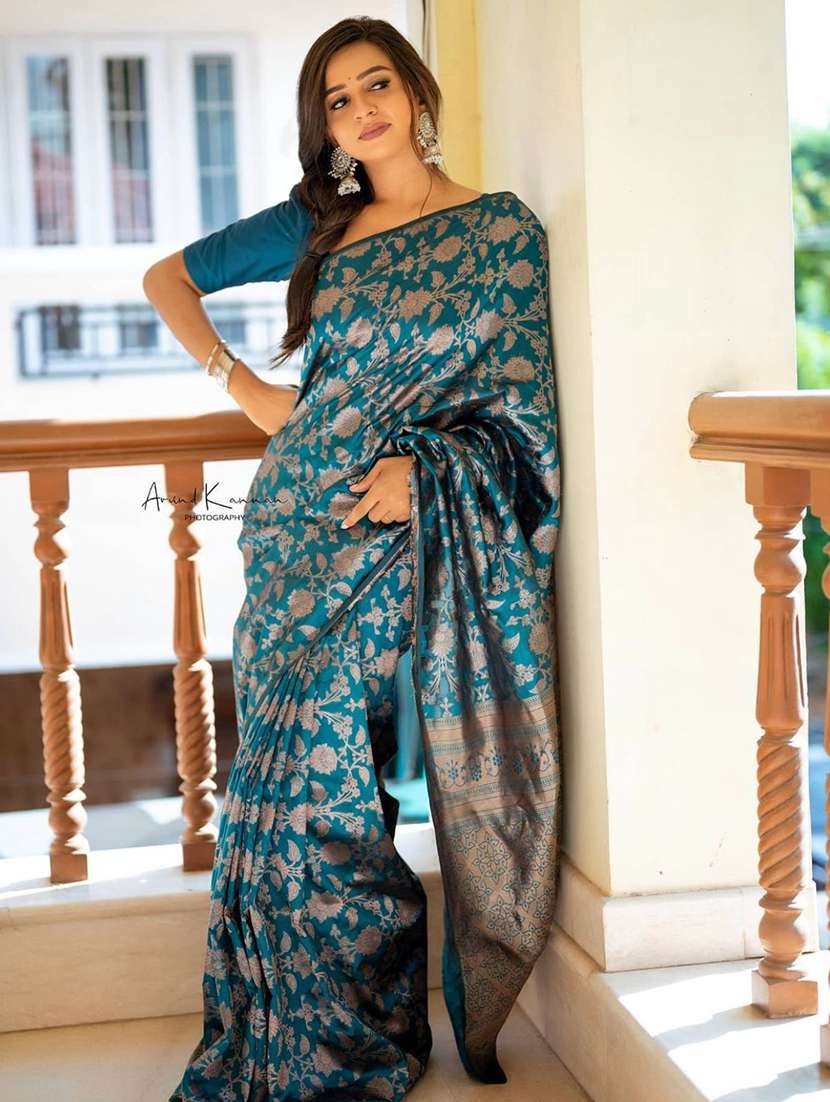 women self design banarasi saree with blouse - 22548554 -  Standard Image - 1