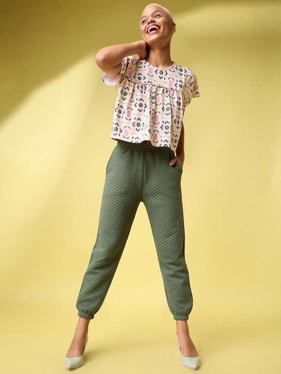 women printed short sleeves flared top - 22549016 -  Standard Image - 4