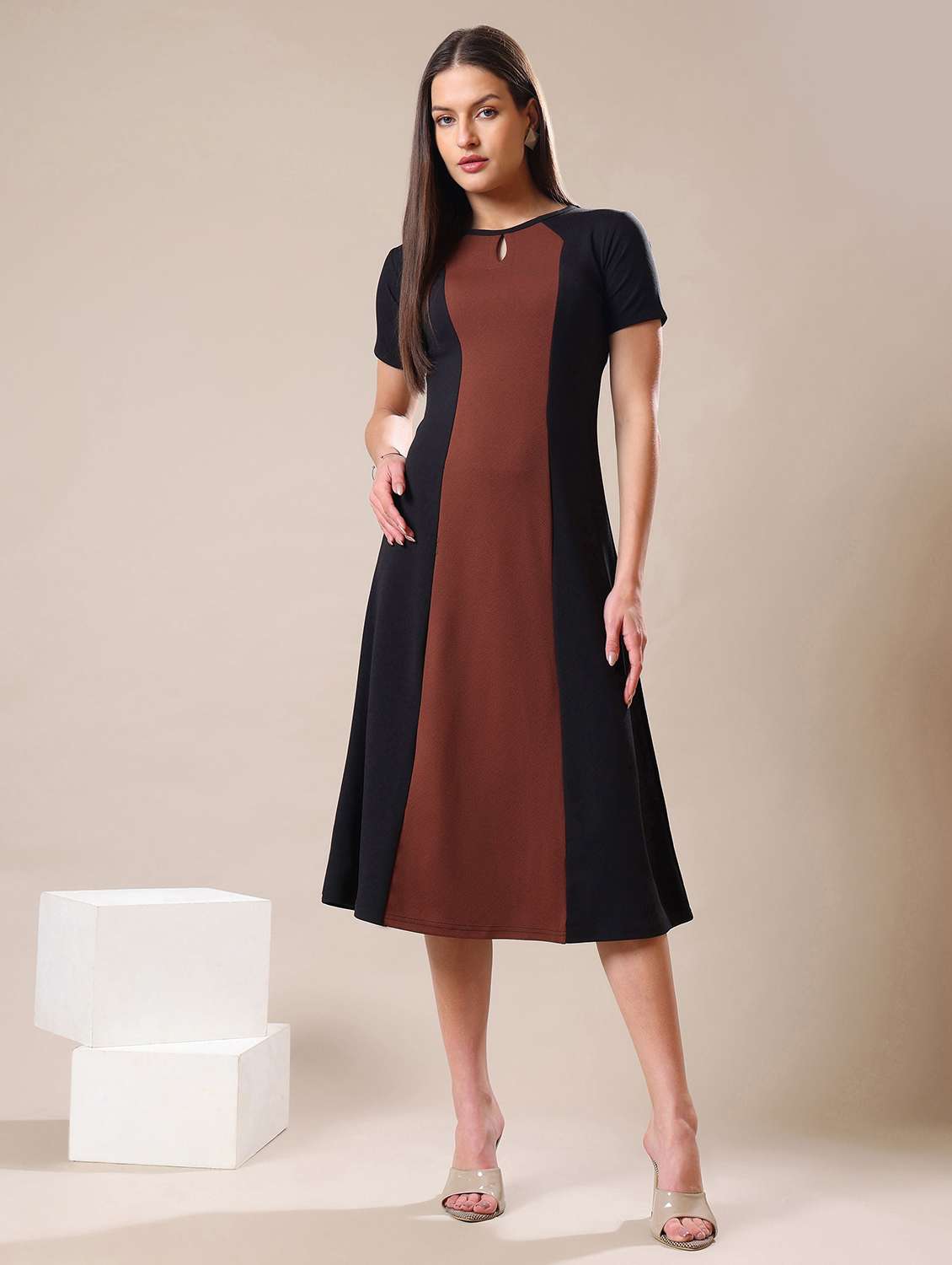 women colourblocked keyhole neck a-line dress