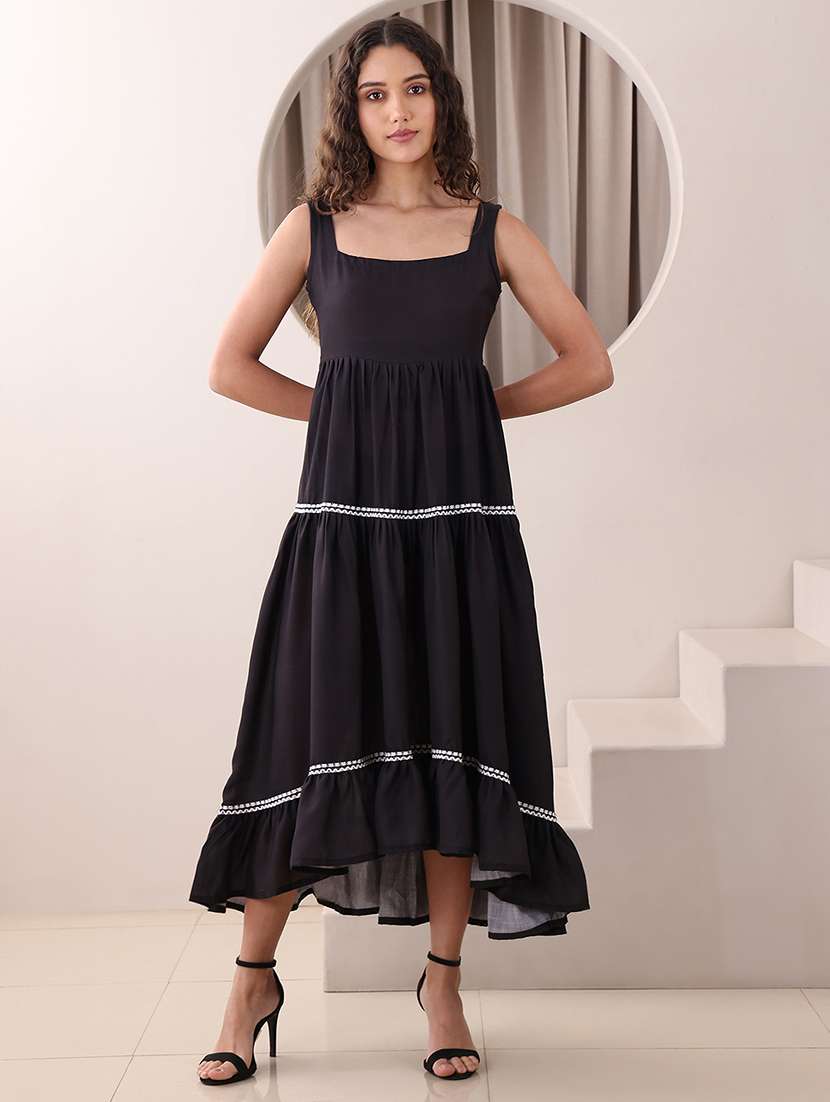 women solid sleeveless tiered dress