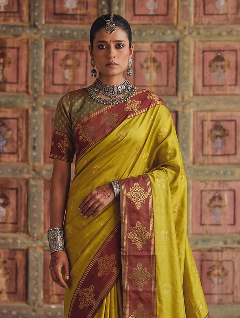 Women Self Design Banarasi Saree With Blouse - 22549710 -  Standard Image - 1