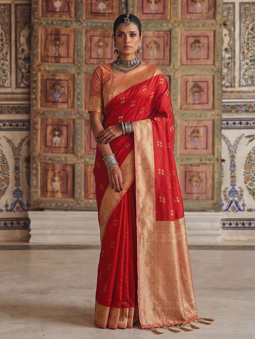 women self design banarasi saree with blouse