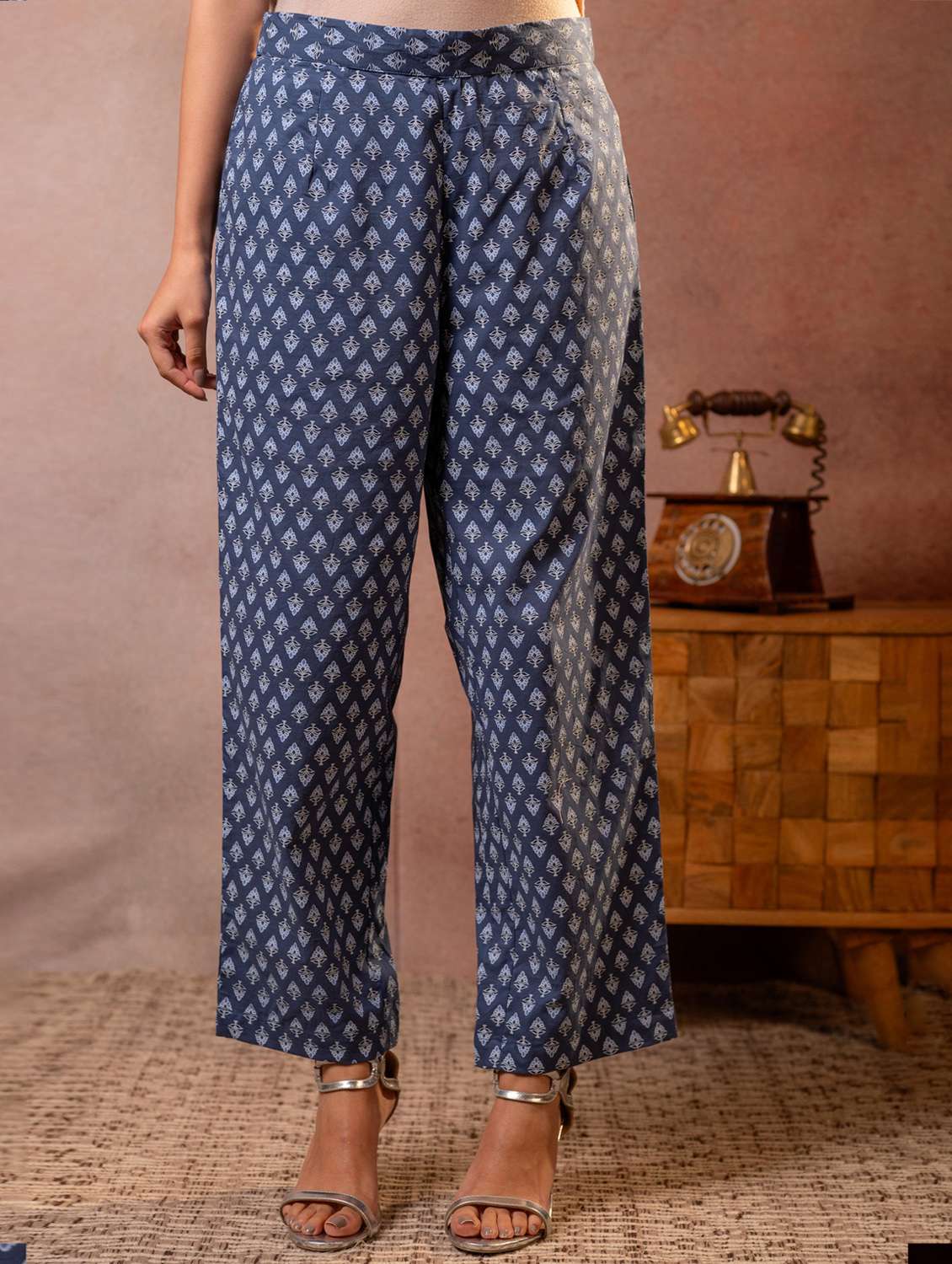 women printed sleeveless kurta pant set - 22549943 -  Standard Image - 4