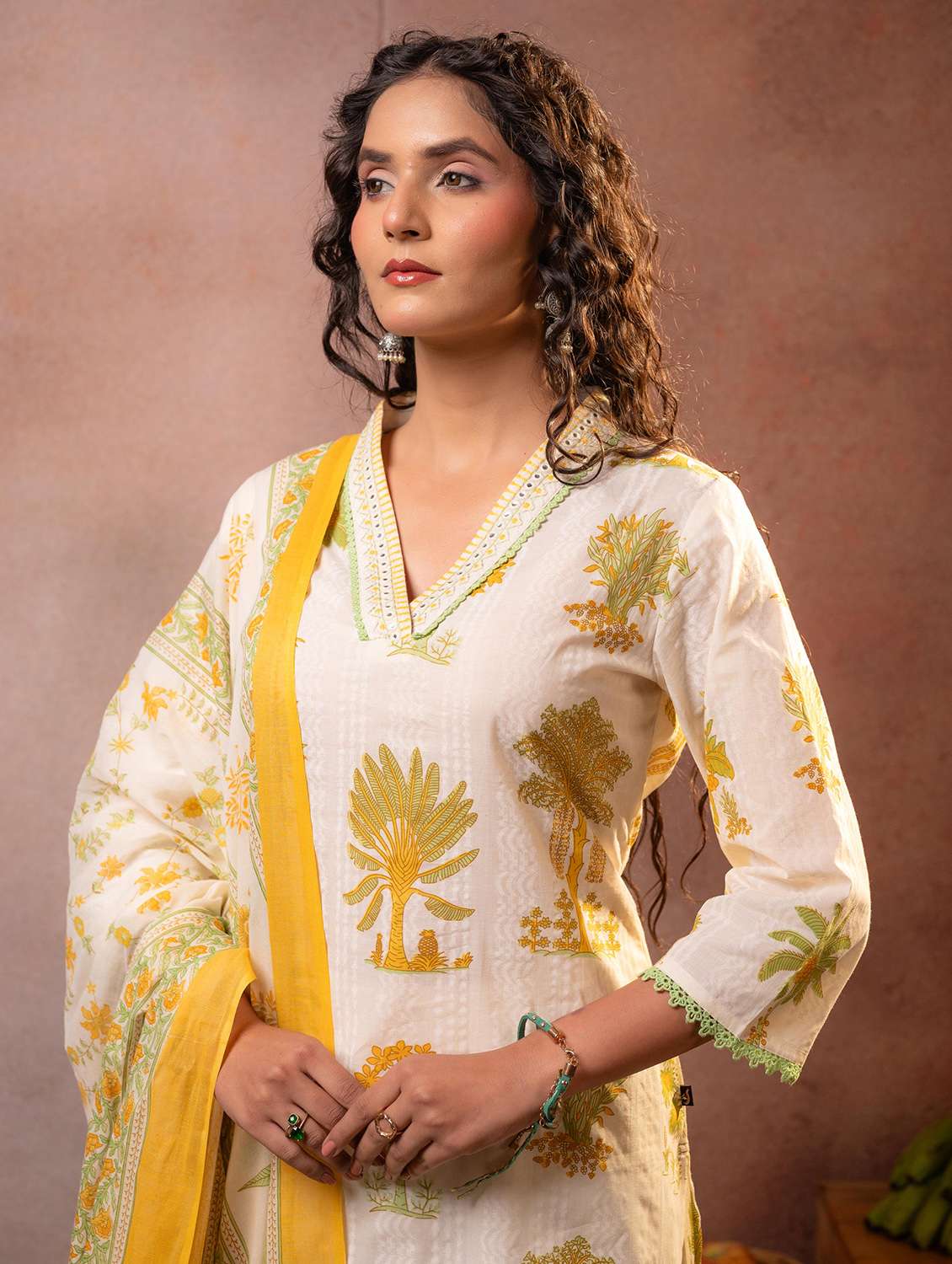 women printed three quarter sleeve kurta pant with dupattta set - 22549961 -  Standard Image - 1