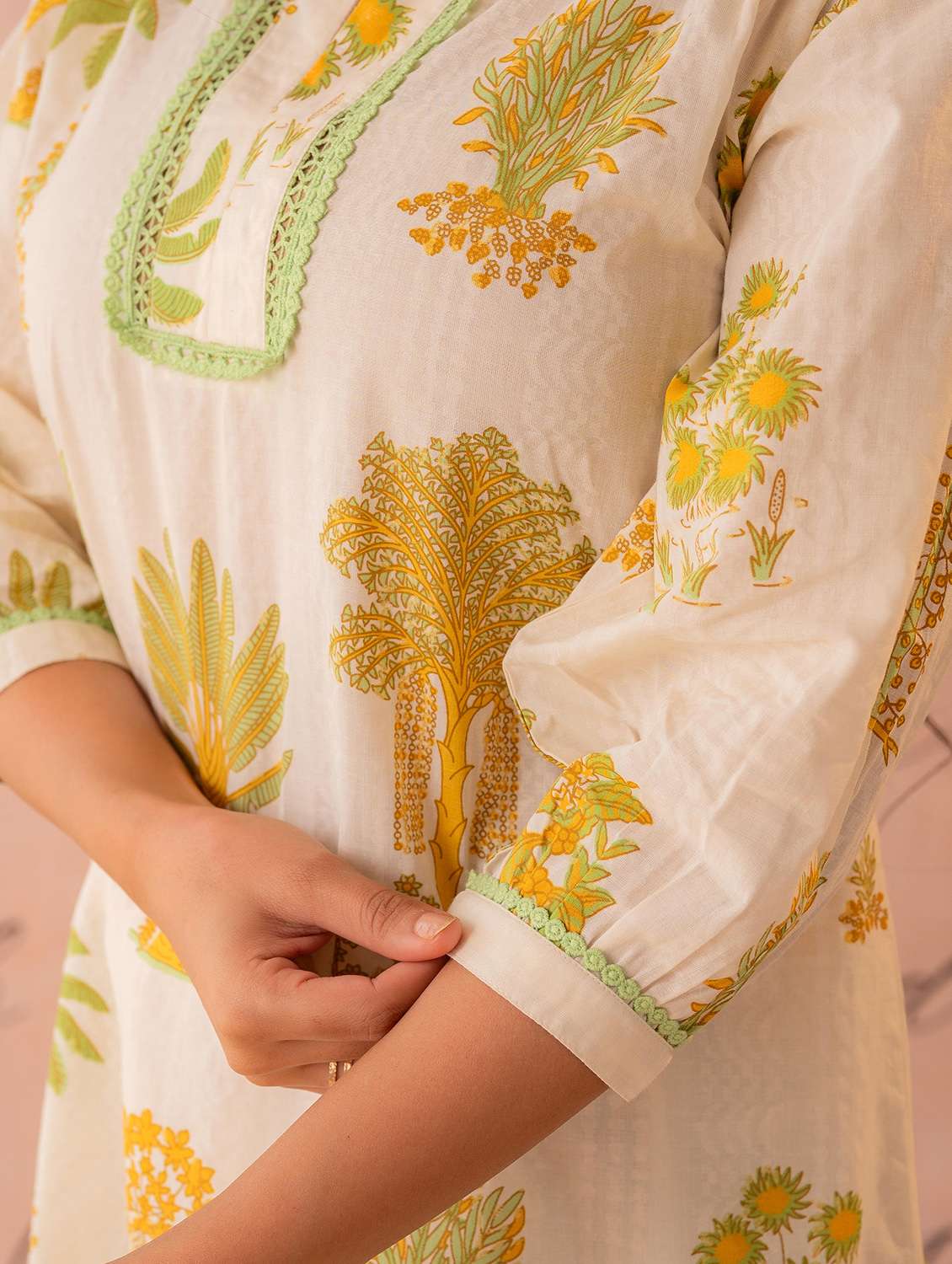 Women Printed Three Quarter Sleeves Straight Kurta - 22550221 -  Standard Image - 4