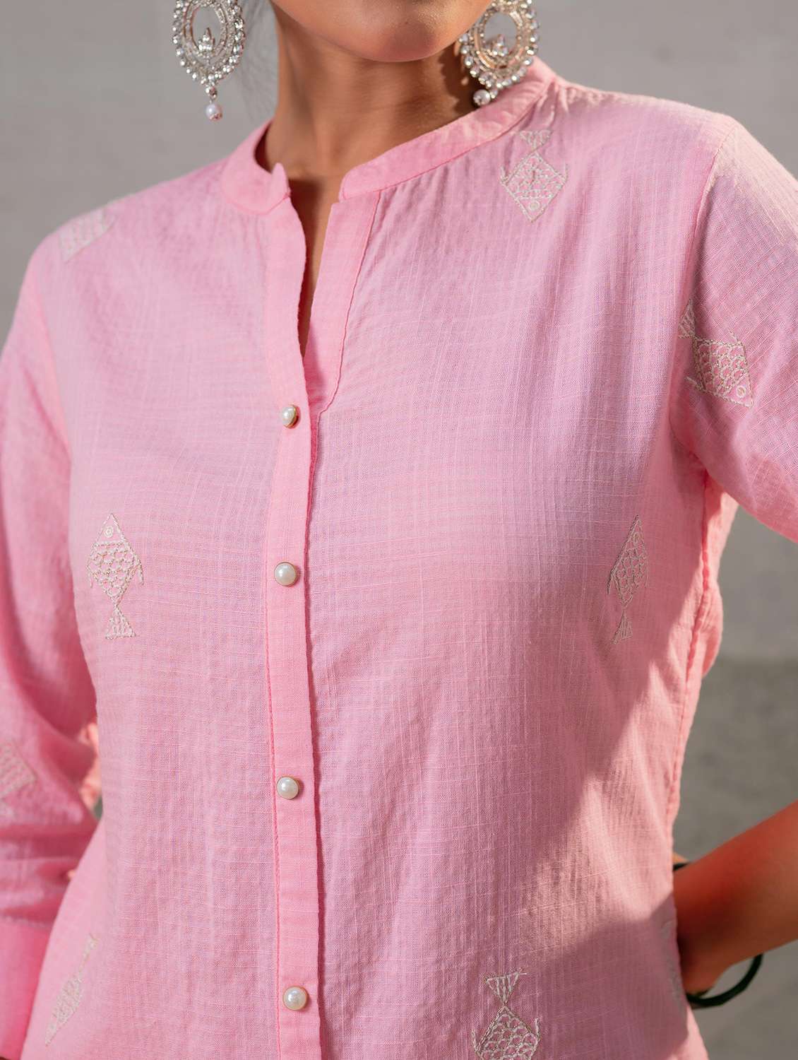 women self design three quarter sleeves straight kurta - 22550228 -  Standard Image - 4