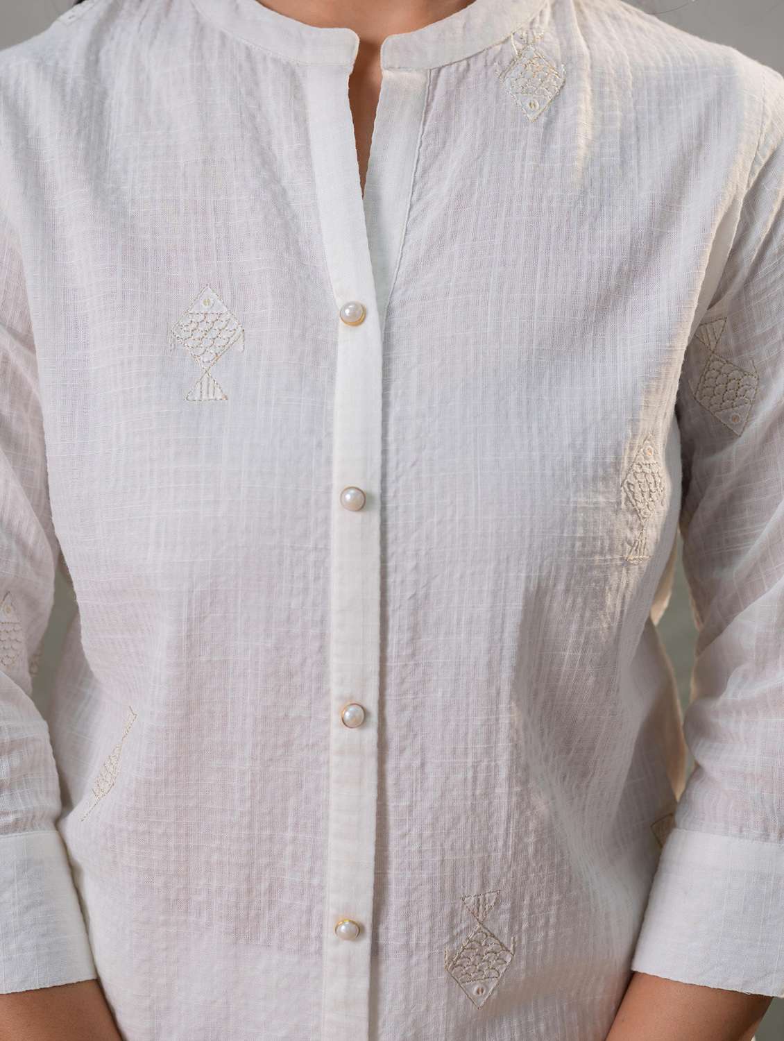 women self design three quarter sleeves straight kurta - 22550230 -  Standard Image - 4