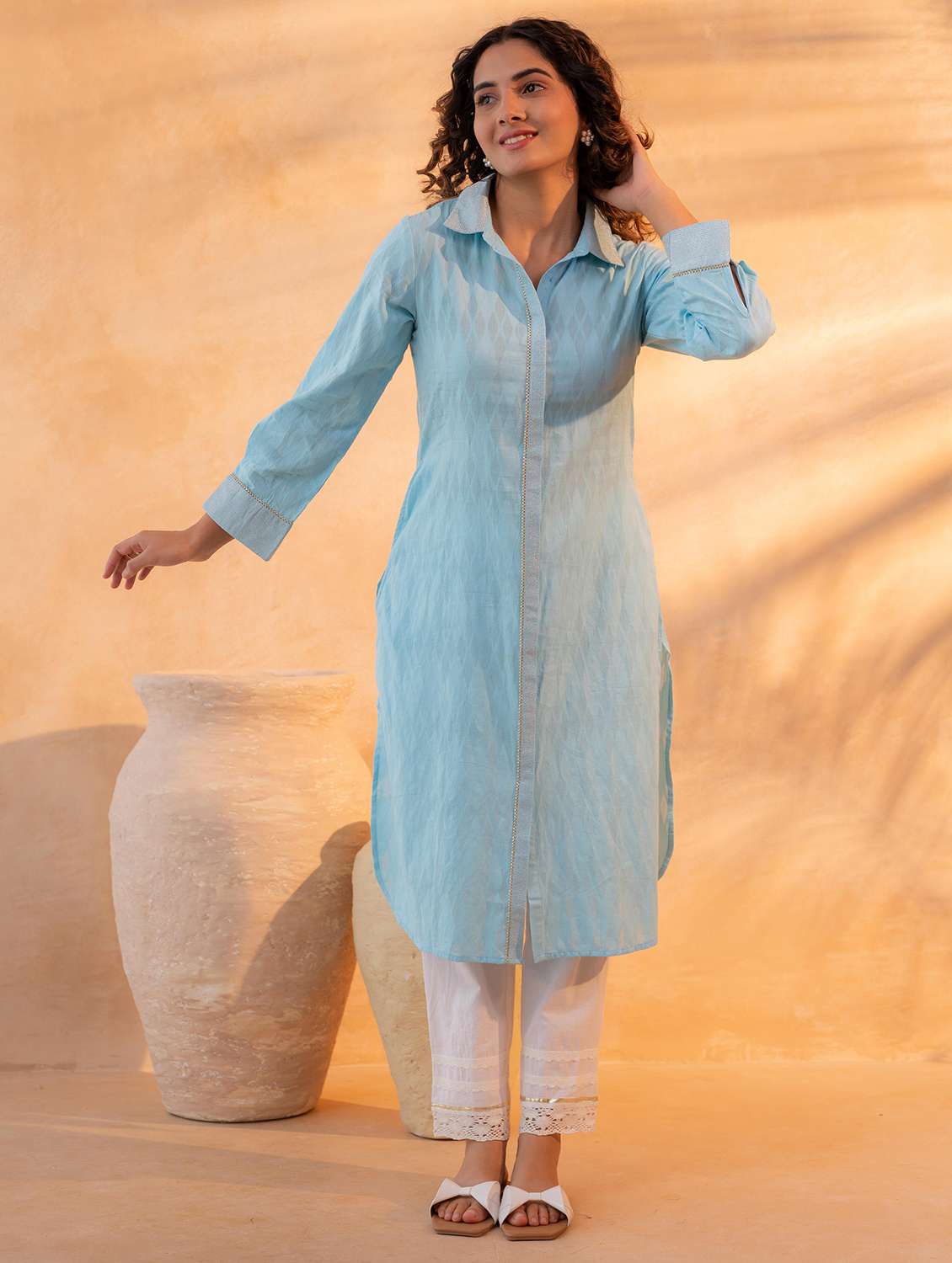 women self deign long sleeves straight kurta - 22550241 -  Standard Image - 1