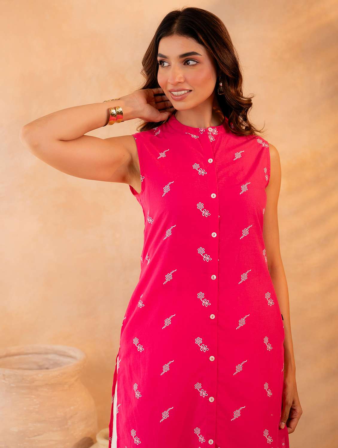 women embroidered sleeveless straight kurta - 22550266 -  Standard Image - 1