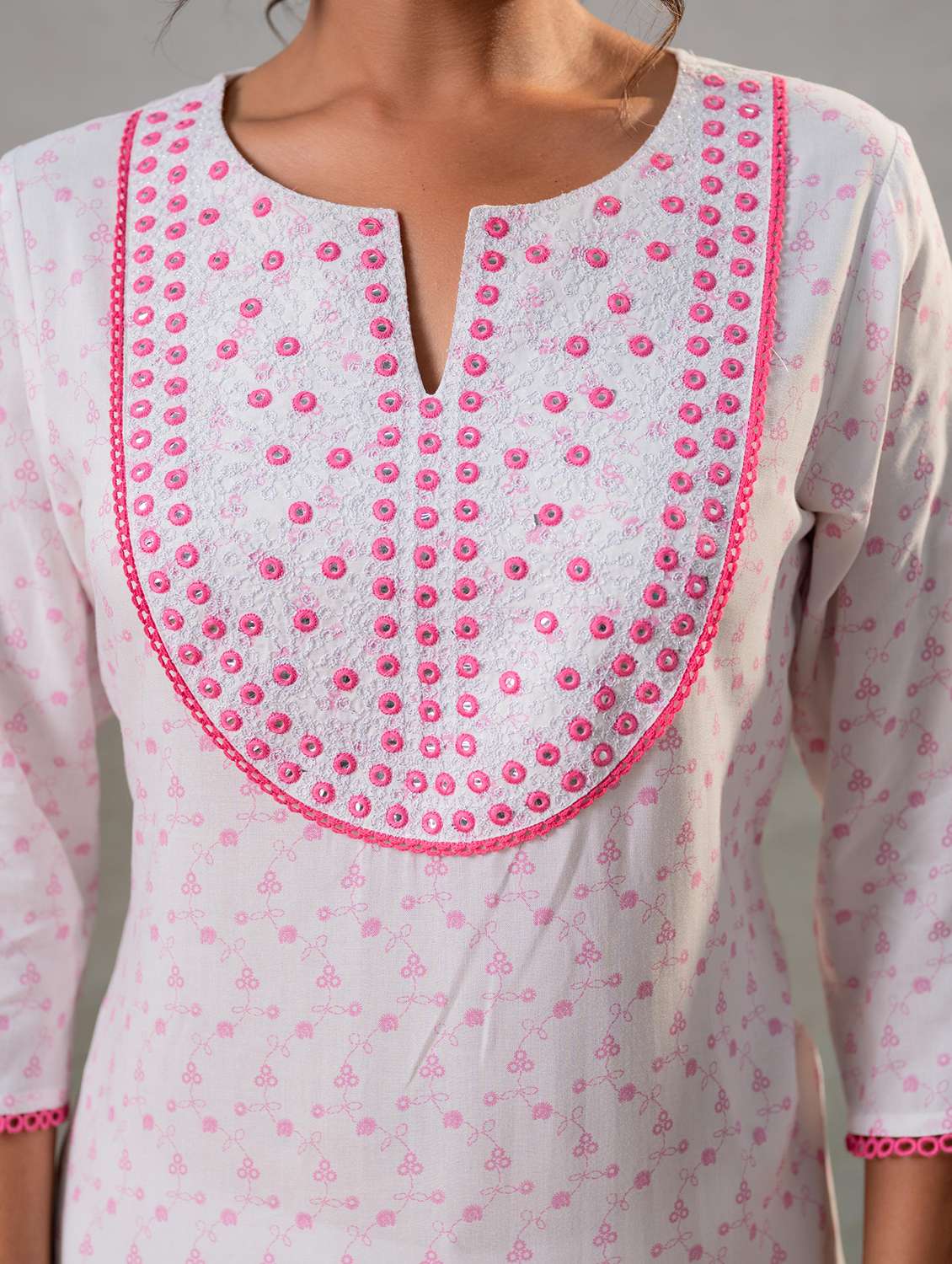 Women Printed Three Quarter Sleeves Straight Kurta - 22550276 -  Standard Image - 4