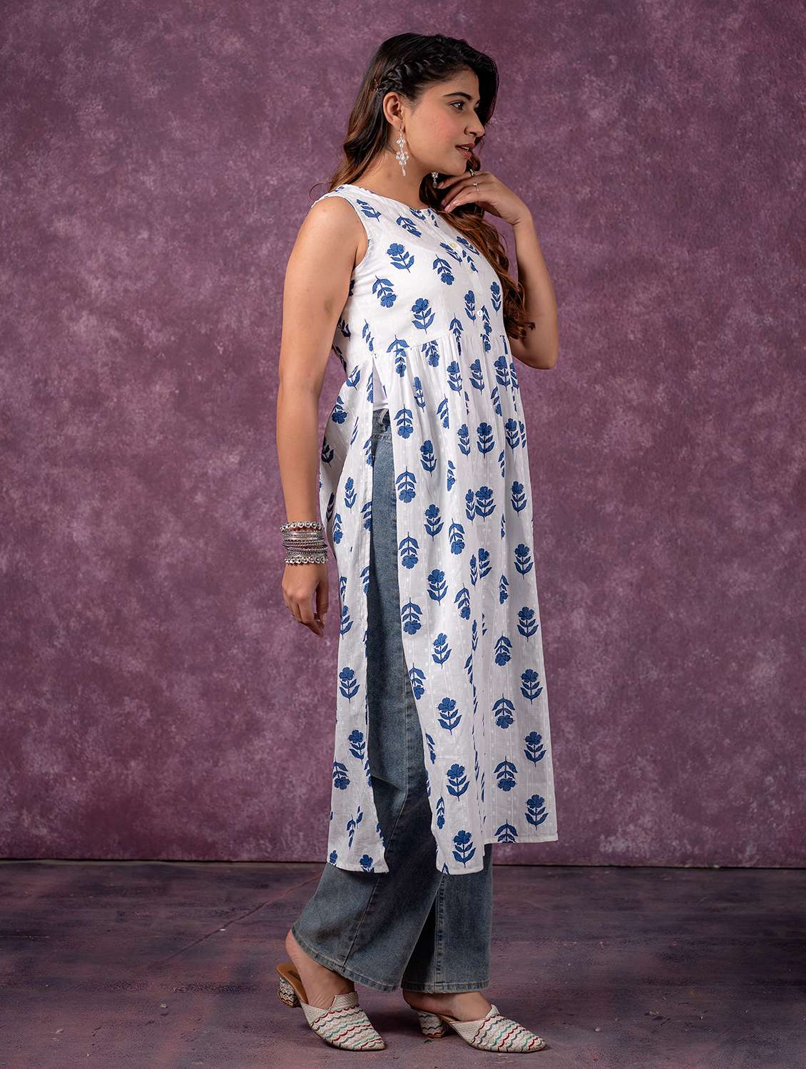 women printed sleeveless a-line kurta - 22550289 -  Standard Image - 4